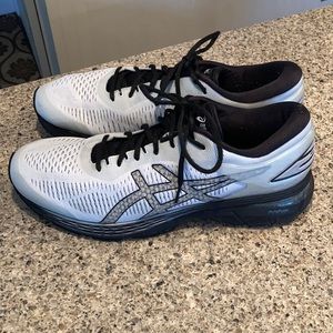 Size 13 Men’s Asics Gel-Kayano 25